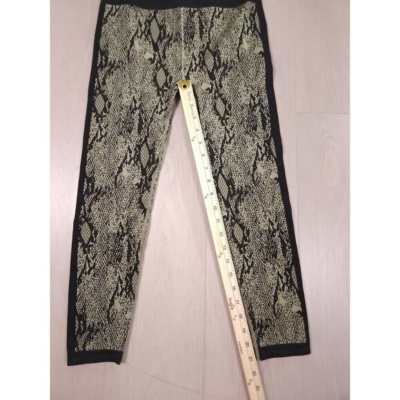 “Fabletics Star Legging M – Snake Print • High-Rise • Sculpting Activewear” - Picture 5 of 9
